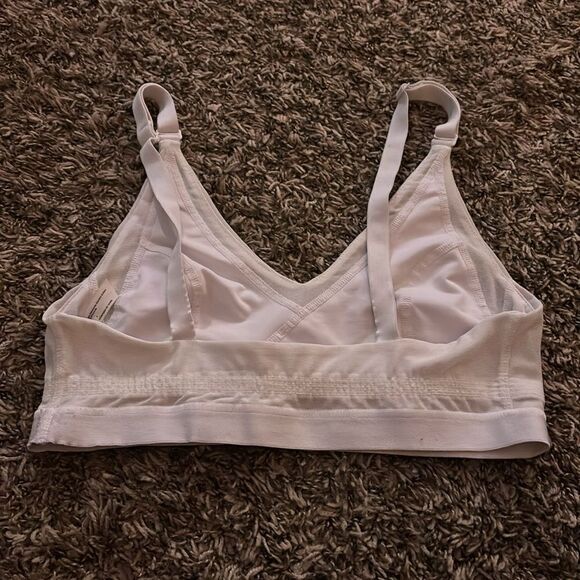 Free people movement white athletic bra, size XS. - Picture 4 of 5